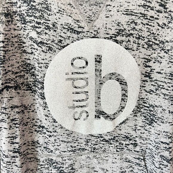 Studio b sweatshirt - Picture 5 of 6